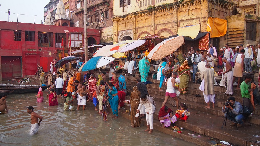 ガンジス川では多くの方が沐浴を行います